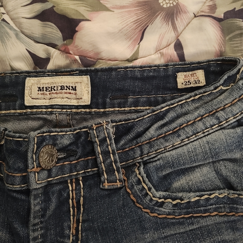 Buckle Blue Jeans with Embroidered Back and Distressed Wash - Picture 3 of 7
